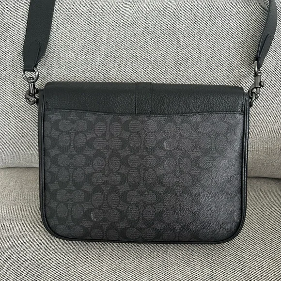 NWT Coach Warner Messenger Bag CW214